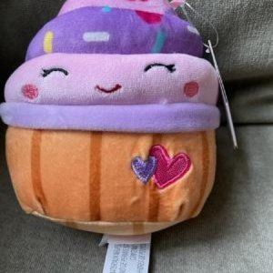 Squishmallow 5" Kimmie 2022 Valentine Cupcake